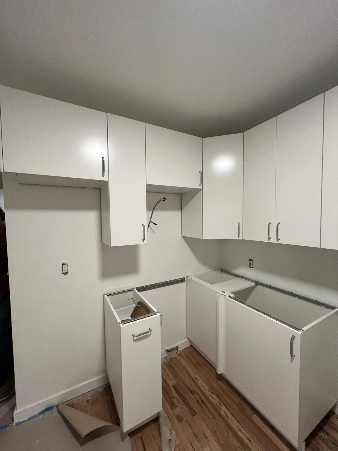 White SEKTION Base & Wall Install